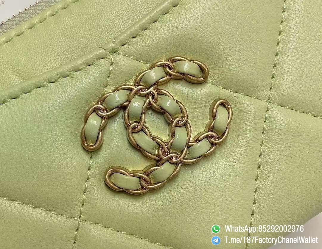 187 Factory Chanel Wallet 19 Zipped Card Holder Cute Green Gold Tone Ruthenium Finish Metal 09 187 Factory Chanel Wallet 19 Zipped Card Holder Cute Green Gold Tone Ruthenium Finish Metal 09