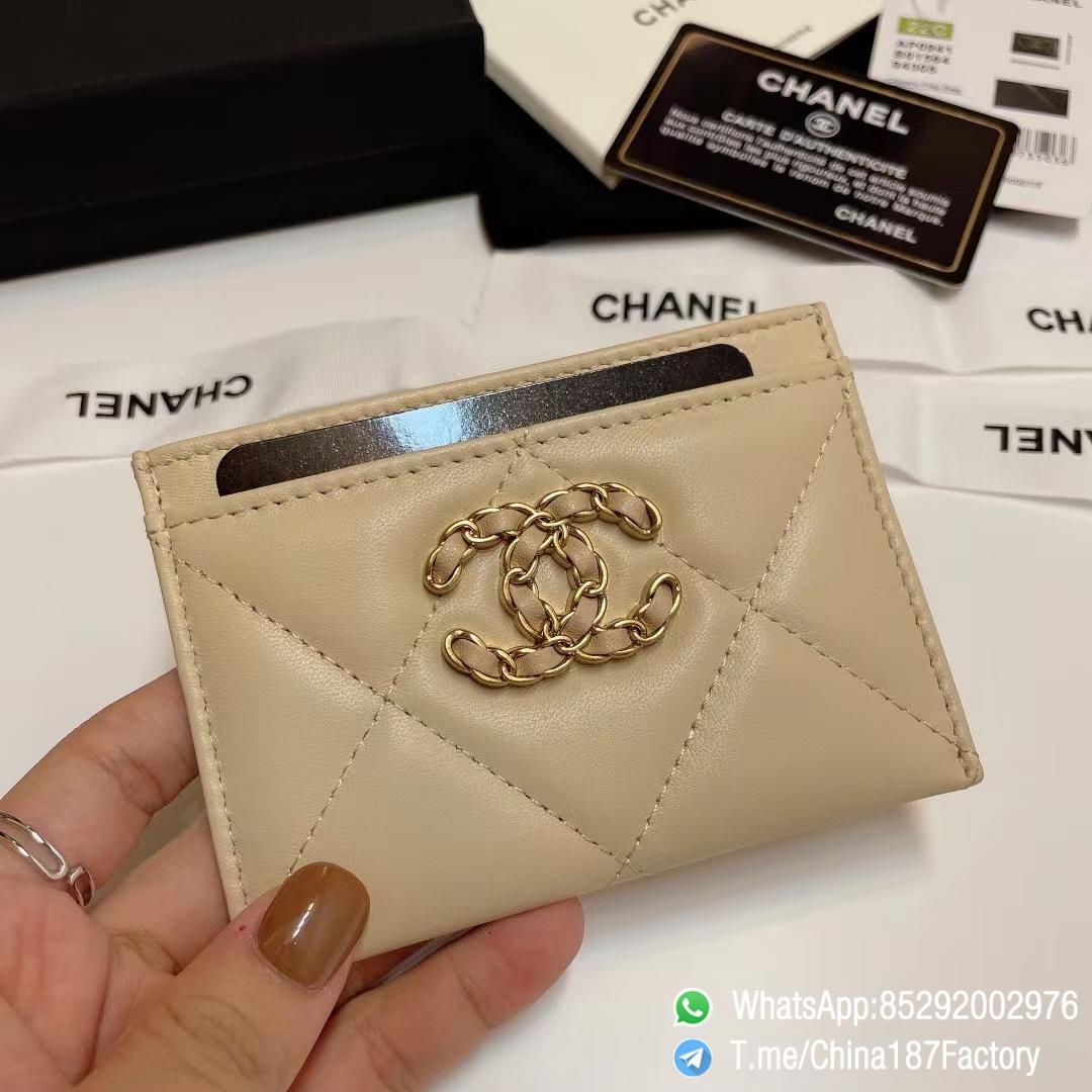 187 Factory Bags Chanel 19 Card Holder Beige Shiny Lambskin Gold Tone Metal 01 187 Factory Bags Chanel 19 Card Holder Beige Shiny Lambskin Gold Tone Metal 01