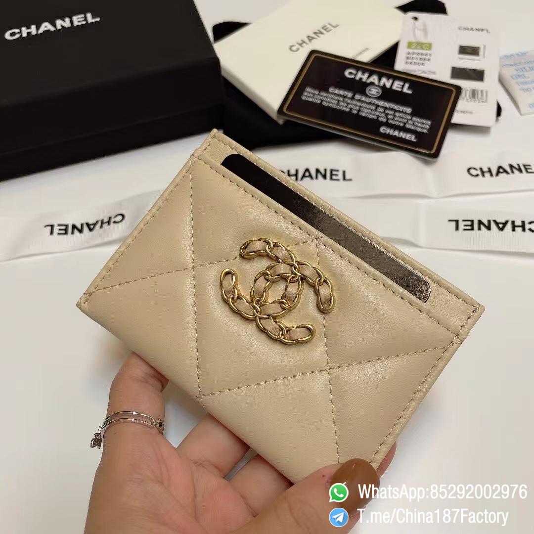 187 Factory Bags Chanel 19 Card Holder Beige Shiny Lambskin Gold Tone Metal 02 187 Factory Bags Chanel 19 Card Holder Beige Shiny Lambskin Gold Tone Metal 02