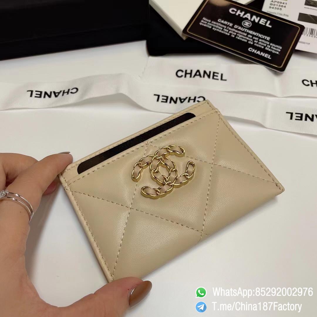 187 Factory Bags Chanel 19 Card Holder Beige Shiny Lambskin Gold Tone Metal 04 187 Factory Bags Chanel 19 Card Holder Beige Shiny Lambskin Gold Tone Metal 04