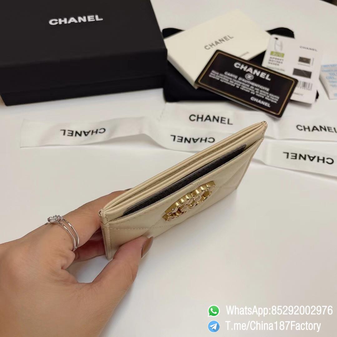 187 Factory Bags Chanel 19 Card Holder Beige Shiny Lambskin Gold Tone Metal 05 187 Factory Bags Chanel 19 Card Holder Beige Shiny Lambskin Gold Tone Metal 05