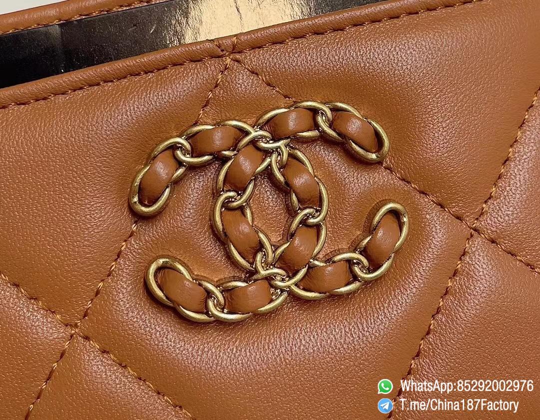 187 Factory Bags Chanel 19 Card Holder Brown Shiny Lambskin Gold Tone Metal 09 187 Factory Bags Chanel 19 Card Holder Brown Shiny Lambskin Gold Tone Metal 09