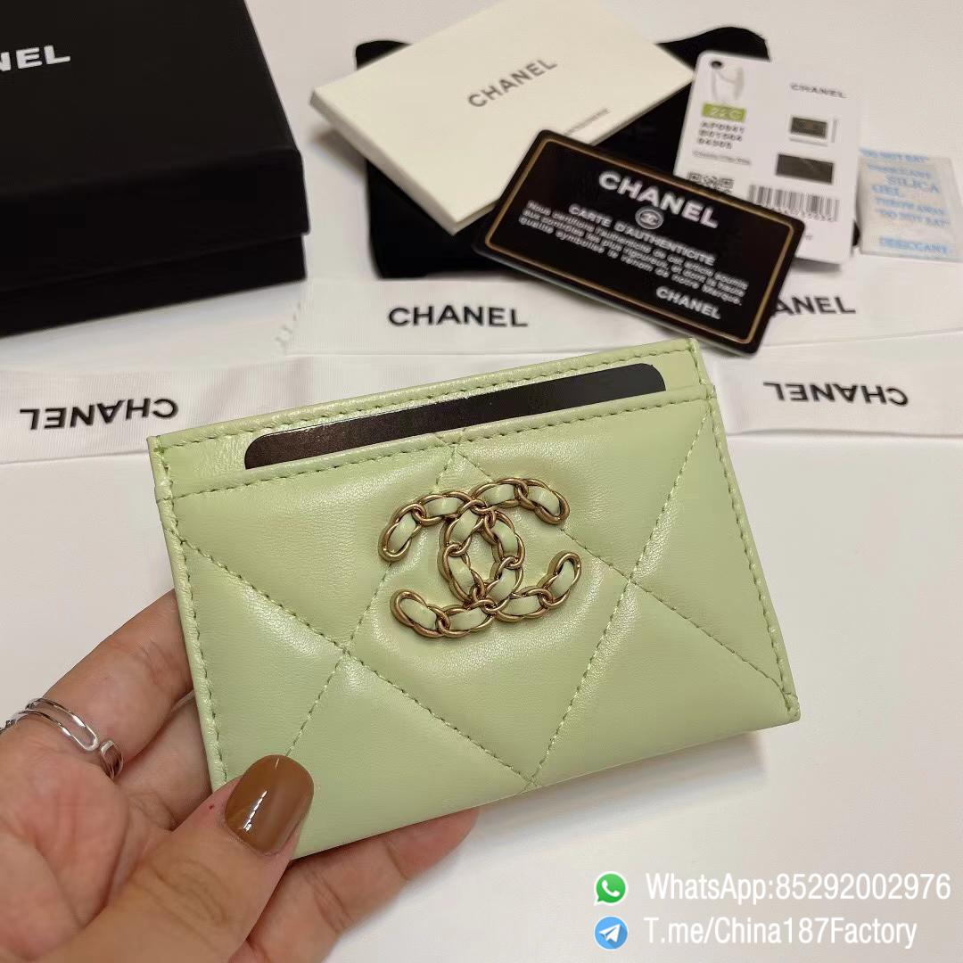 187 Factory Bags Chanel 19 Card Holder Cute Green Shiny Lambskin Gold Tone Metal 01 187 Factory Bags Chanel 19 Card Holder Cute Green Shiny Lambskin Gold Tone Metal 01