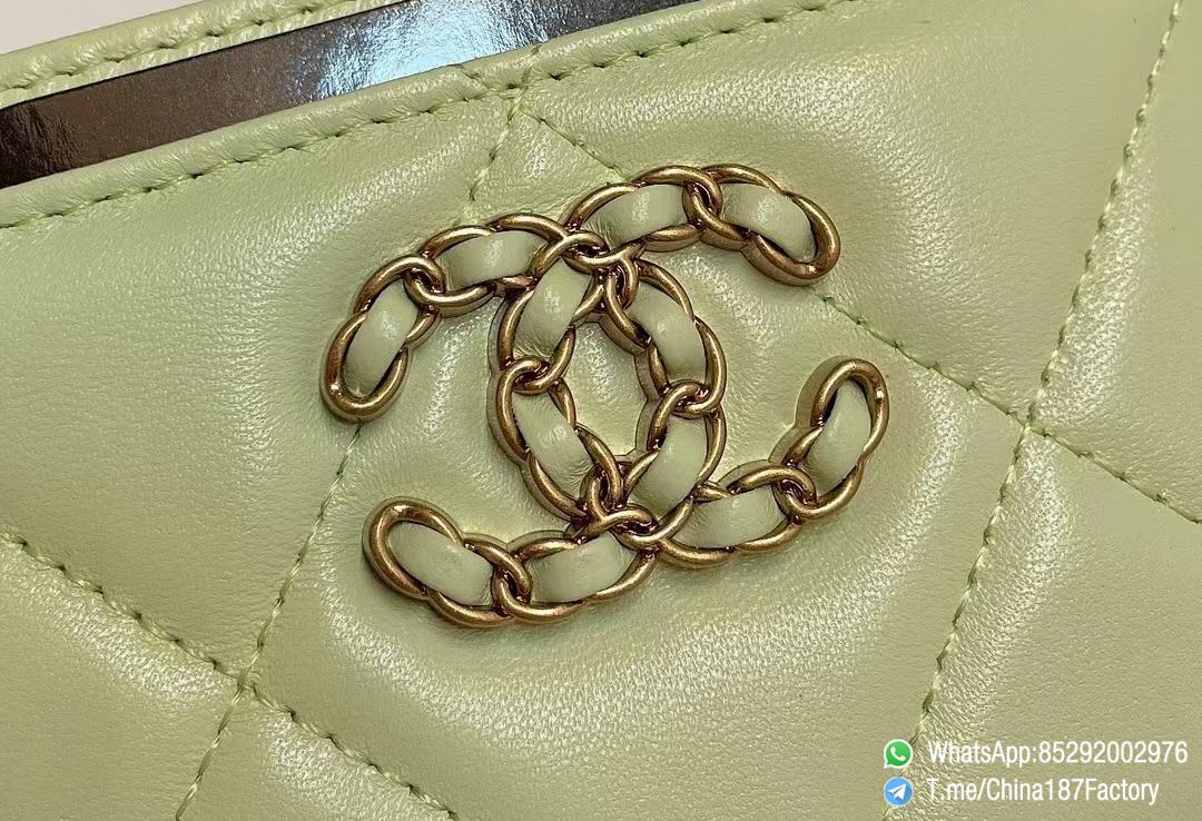 187 Factory Bags Chanel 19 Card Holder Cute Green Shiny Lambskin Gold Tone Metal 09 187 Factory Bags Chanel 19 Card Holder Cute Green Shiny Lambskin Gold Tone Metal 09