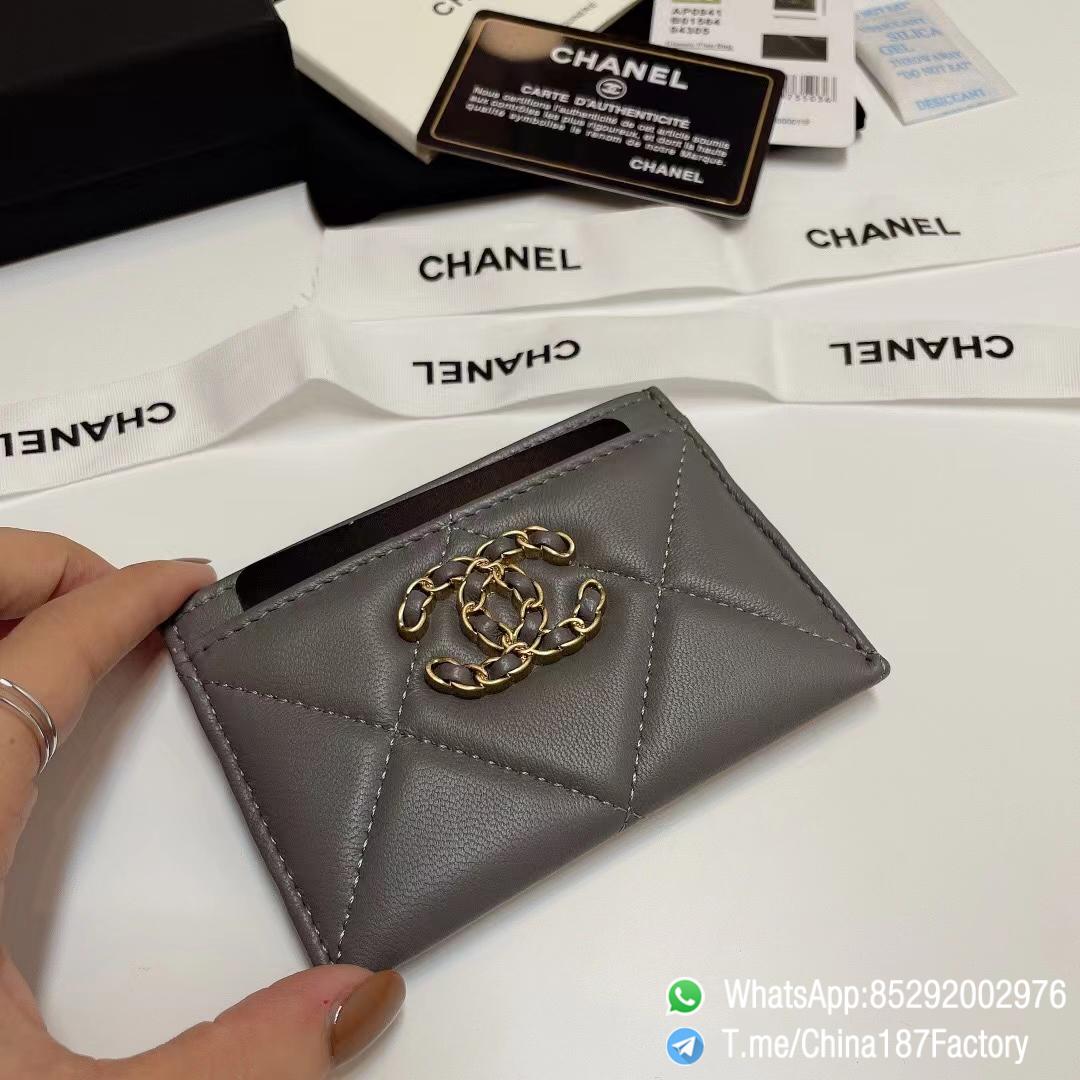 187 Factory Bags Chanel 19 Card Holder Grey Shiny Lambskin Gold Tone Metal 04 187 Factory Bags Chanel 19 Card Holder Grey Shiny Lambskin Gold Tone Metal 04