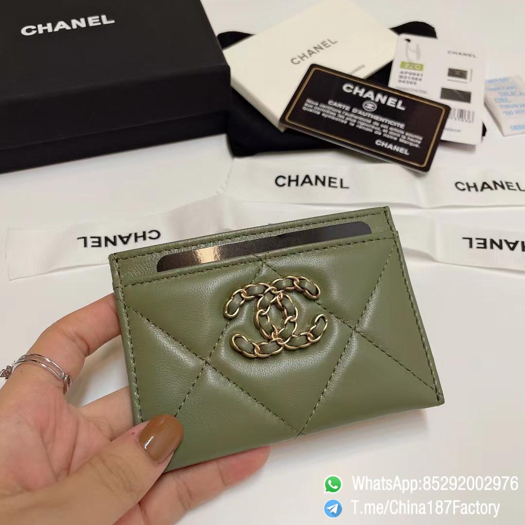 187 Factory Bags Chanel 19 Card Holder Meadow Green Shiny Lambskin Gold Tone Metal 01 187 Factory Bags Chanel 19 Card Holder Meadow Green Shiny Lambskin Gold Tone Metal 01