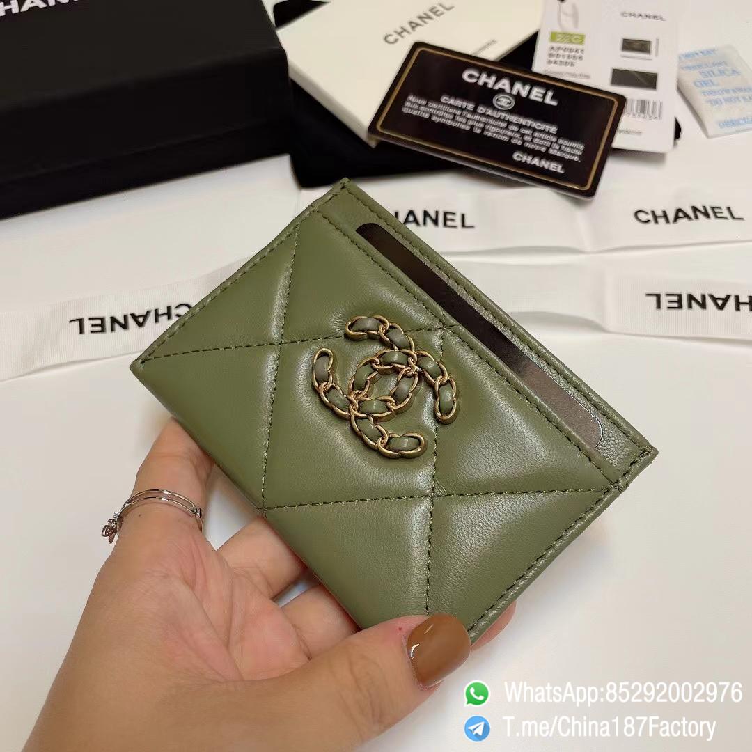 187 Factory Bags Chanel 19 Card Holder Meadow Green Shiny Lambskin Gold Tone Metal 02 187 Factory Bags Chanel 19 Card Holder Meadow Green Shiny Lambskin Gold Tone Metal 02
