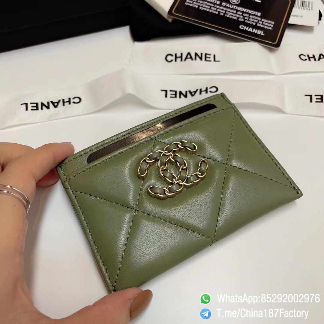 187 Factory Bags Chanel 19 Card Holder Meadow Green Shiny Lambskin Gold Tone Metal 03 187 Factory Bags Chanel 19 Card Holder Meadow Green Shiny Lambskin Gold Tone Metal 03