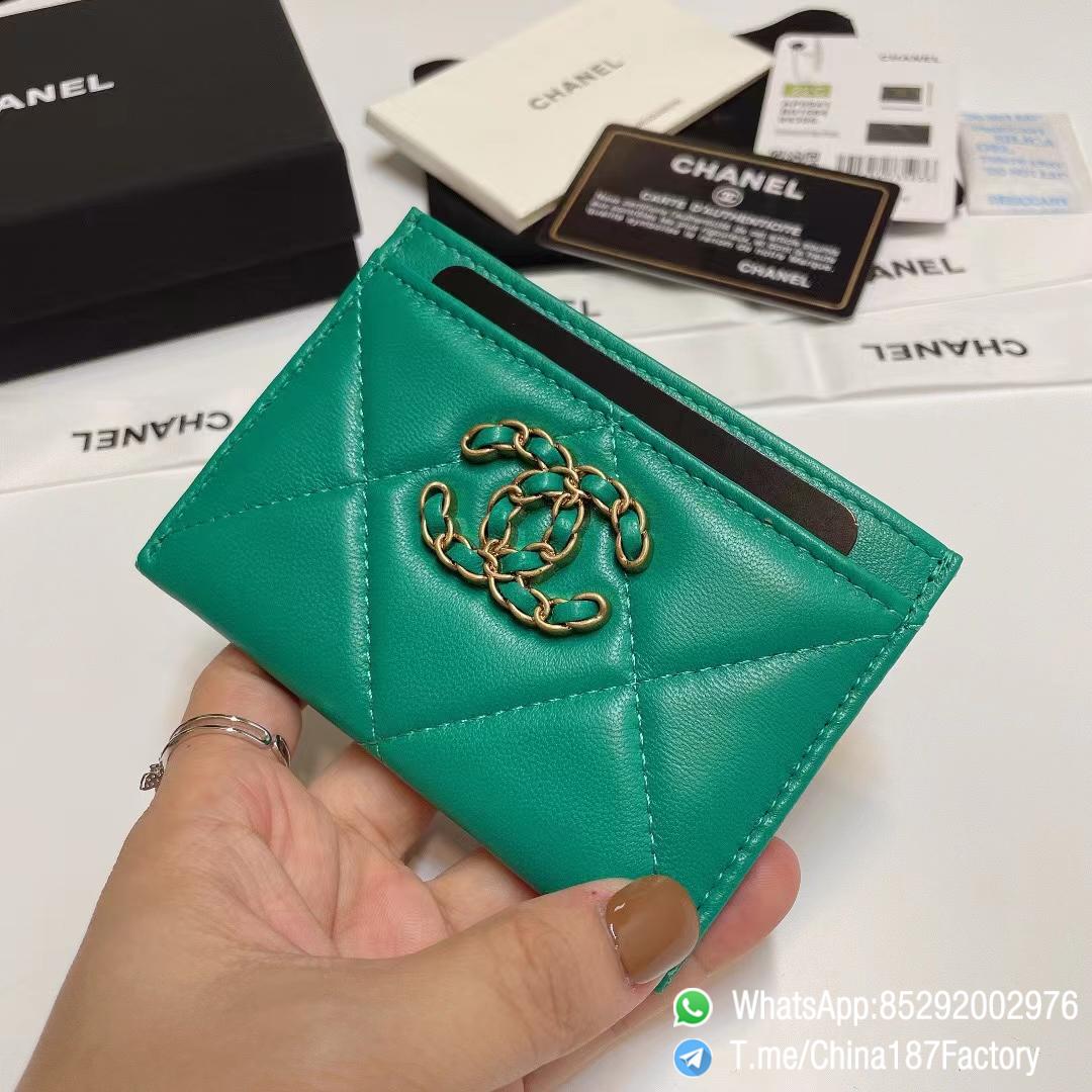187 Factory Bags Chanel 19 Card Holder Mint Green Shiny Lambskin Gold Tone Metal 02 187 Factory Bags Chanel 19 Card Holder Mint Green Shiny Lambskin Gold Tone Metal 02