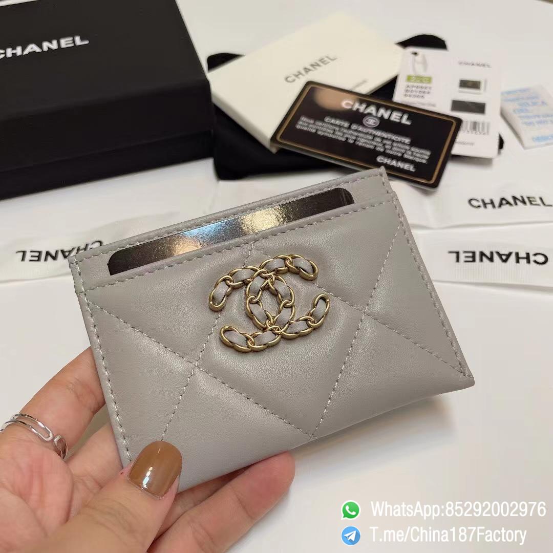 187 Factory Bags Chanel 19 Card Holder Pearl Grey Shiny Lambskin Gold Tone Metal 01 187 Factory Bags Chanel 19 Card Holder Pearl Grey Shiny Lambskin Gold Tone Metal 01