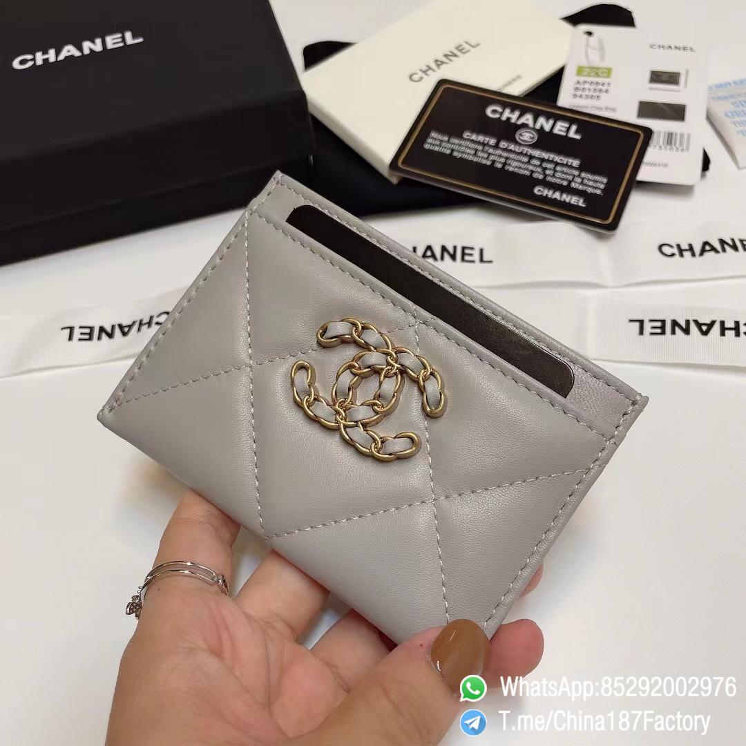 187 Factory Bags Chanel 19 Card Holder Pearl Grey Shiny Lambskin Gold Tone Metal 02 187 Factory Bags Chanel 19 Card Holder Pearl Grey Shiny Lambskin Gold Tone Metal 02