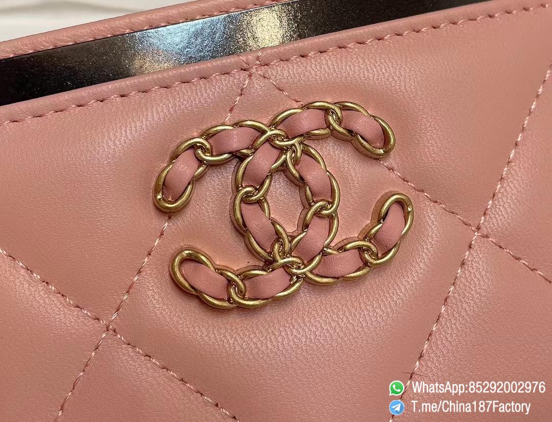 187 Factory Bags Chanel 19 Card Holder Pink Shiny Lambskin Gold Tone Metal 09 187 Factory Bags Chanel 19 Card Holder Pink Shiny Lambskin Gold Tone Metal 09