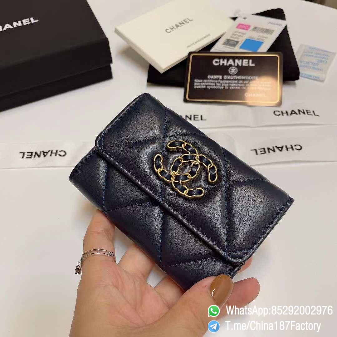 187 Factory Bags Chanel 19 Flap Card Holder Abysse Blue Shiny Lambskin Gold Tone Metal 02 187 Factory Bags Chanel 19 Flap Card Holder Abysse Blue Shiny Lambskin Gold Tone Metal 02