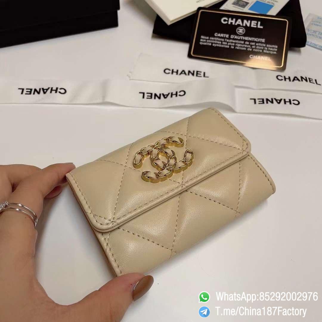 187 Factory Bags Chanel 19 Flap Card Holder Beige Shiny Lambskin Gold Tone Metal 04 187 Factory Bags Chanel 19 Flap Card Holder Beige Shiny Lambskin Gold Tone Metal 04