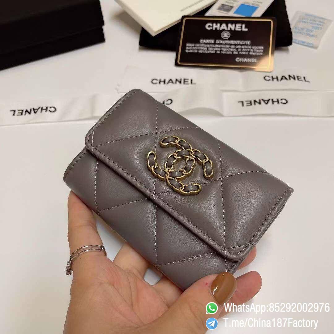 187 Factory Bags Chanel 19 Flap Card Holder Grey Shiny Lambskin Gold Tone Metal 02 187 Factory Bags Chanel 19 Flap Card Holder Grey Shiny Lambskin Gold Tone Metal 02
