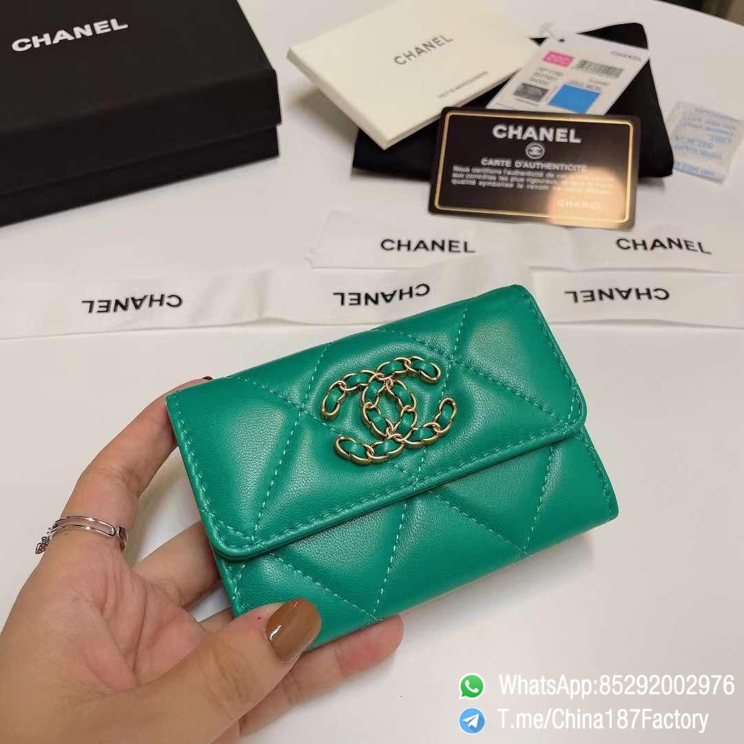187 Factory Bags Chanel 19 Flap Card Holder Mint Green Shiny Lambskin Gold Tone Metal 01 187 Factory Bags Chanel 19 Flap Card Holder Mint Green Shiny Lambskin Gold Tone Metal 01
