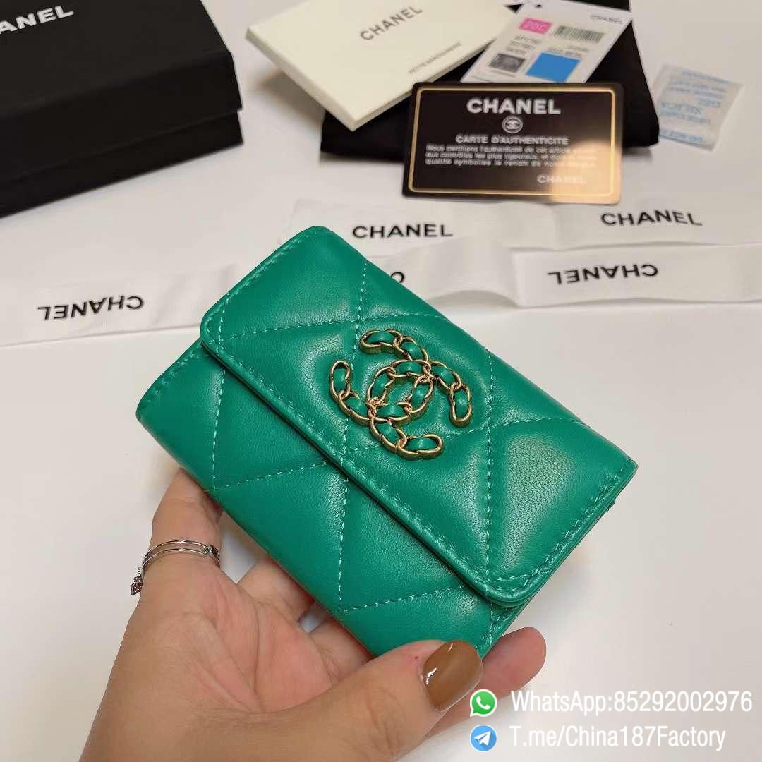 187 Factory Bags Chanel 19 Flap Card Holder Mint Green Shiny Lambskin Gold Tone Metal 02 187 Factory Bags Chanel 19 Flap Card Holder Mint Green Shiny Lambskin Gold Tone Metal 02