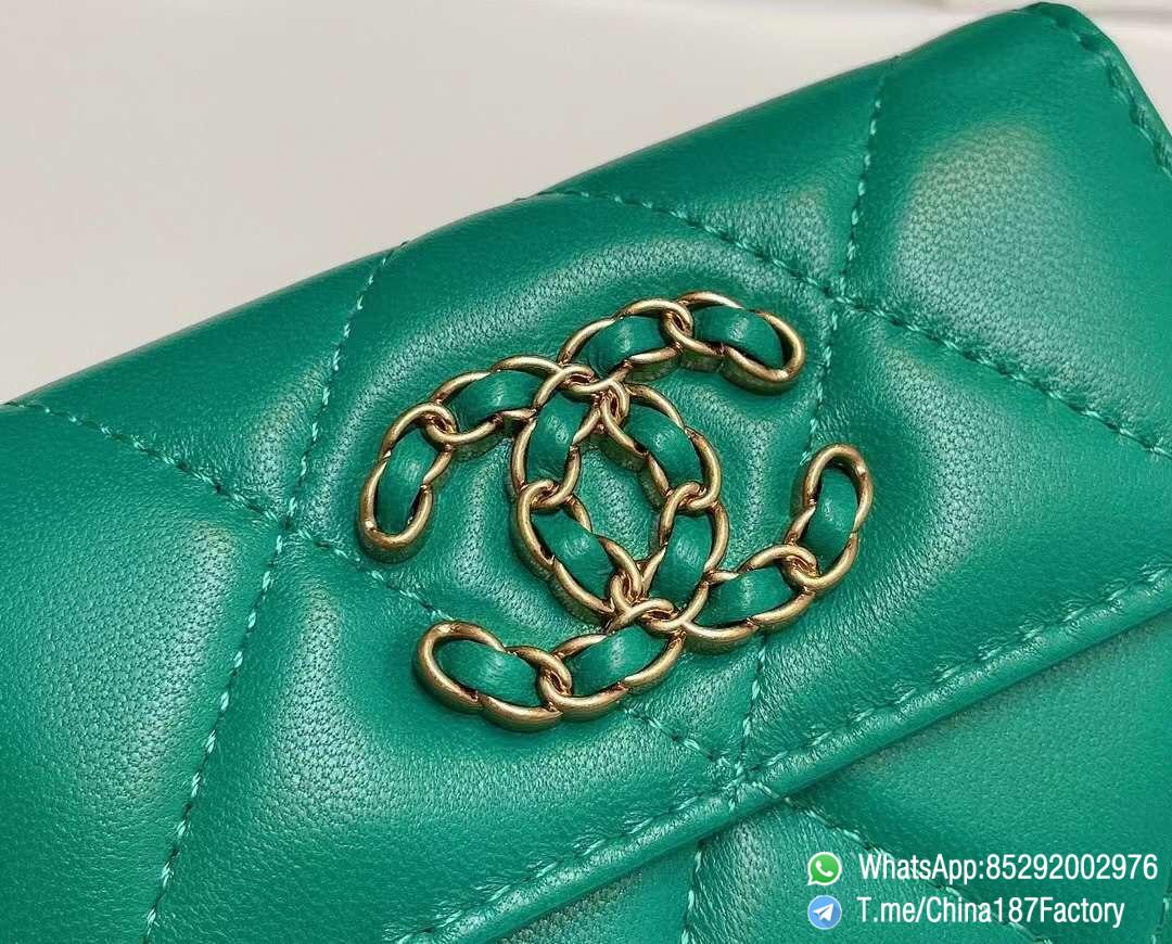187 Factory Bags Chanel 19 Flap Card Holder Mint Green Shiny Lambskin Gold Tone Metal 09 187 Factory Bags Chanel 19 Flap Card Holder Mint Green Shiny Lambskin Gold Tone Metal 09