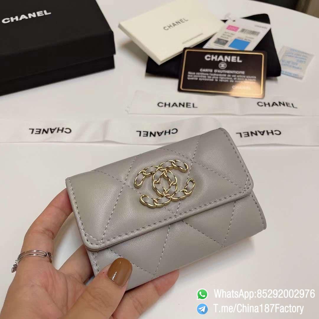 187 Factory Bags Chanel 19 Flap Card Holder Pearl Grey Shiny Lambskin Gold Tone Metal 01 187 Factory Bags Chanel 19 Flap Card Holder Pearl Grey Shiny Lambskin Gold Tone Metal 01