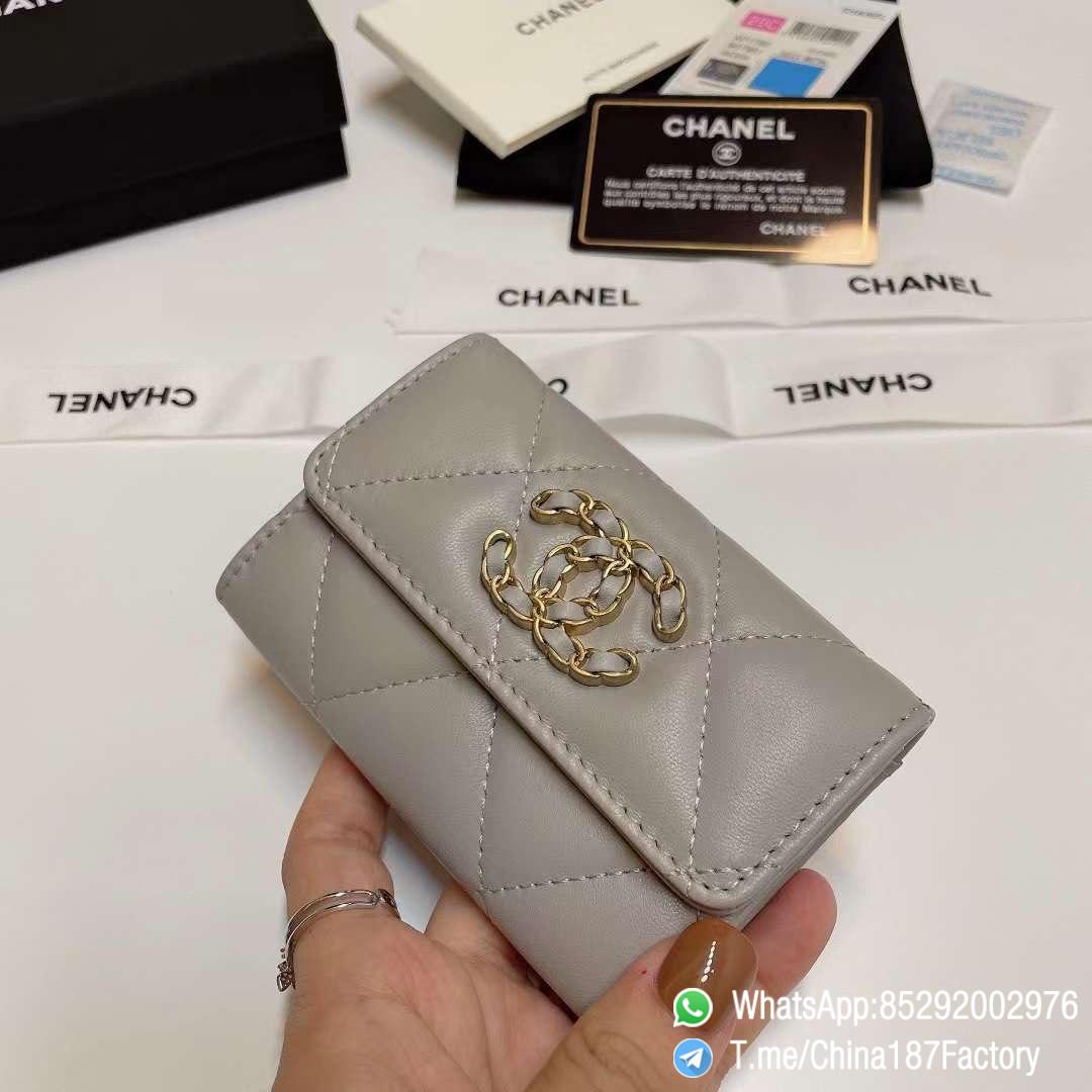 187 Factory Bags Chanel 19 Flap Card Holder Pearl Grey Shiny Lambskin Gold Tone Metal 02 187 Factory Bags Chanel 19 Flap Card Holder Pearl Grey Shiny Lambskin Gold Tone Metal 02