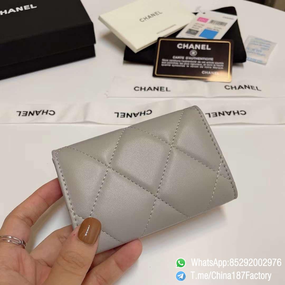 187 Factory Bags Chanel 19 Flap Card Holder Pearl Grey Shiny Lambskin Gold Tone Metal 03 187 Factory Bags Chanel 19 Flap Card Holder Pearl Grey Shiny Lambskin Gold Tone Metal 03