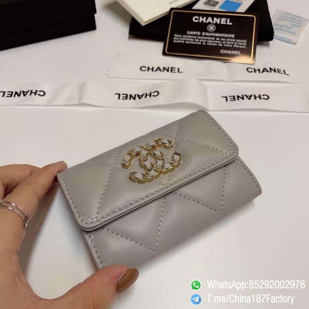 187 Factory Bags Chanel 19 Flap Card Holder Pearl Grey Shiny Lambskin Gold Tone Metal 04 187 Factory Bags Chanel 19 Flap Card Holder Pearl Grey Shiny Lambskin Gold Tone Metal 04