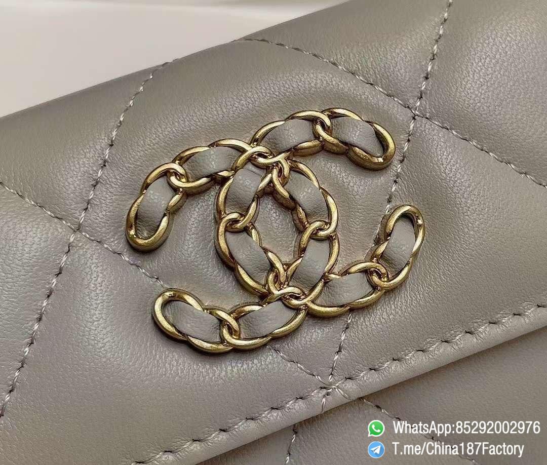 187 Factory Bags Chanel 19 Flap Card Holder Pearl Grey Shiny Lambskin Gold Tone Metal 09 187 Factory Bags Chanel 19 Flap Card Holder Pearl Grey Shiny Lambskin Gold Tone Metal 09