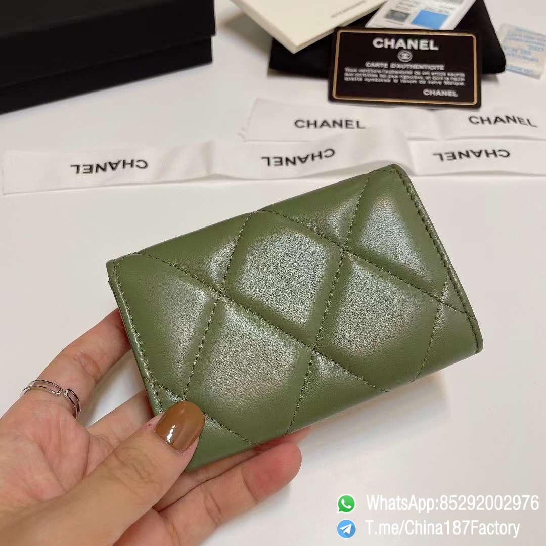 187 Factory Chanel 19 Flap Card Holder Meadow Green Shiny Lambskin Gold Tone 03 187 Factory Chanel 19 Flap Card Holder Meadow Green Shiny Lambskin Gold Tone 03