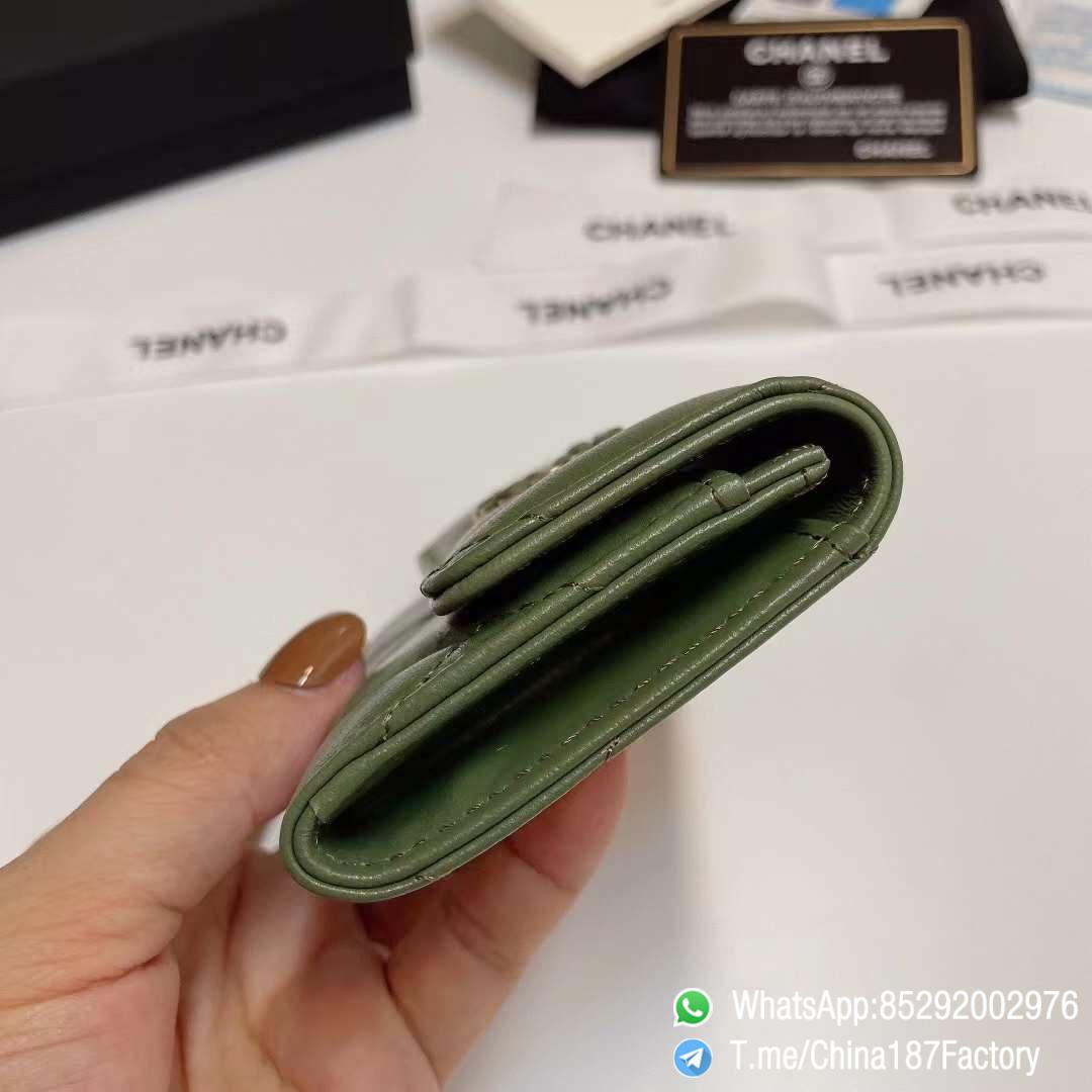 187 Factory Chanel 19 Flap Card Holder Meadow Green Shiny Lambskin Gold Tone 05 187 Factory Chanel 19 Flap Card Holder Meadow Green Shiny Lambskin Gold Tone 05