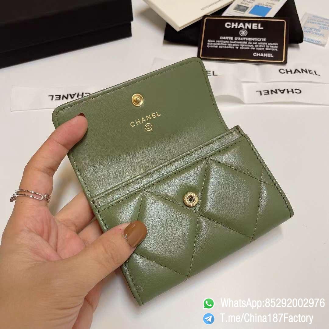 187 Factory Chanel 19 Flap Card Holder Meadow Green Shiny Lambskin Gold Tone 06 187 Factory Chanel 19 Flap Card Holder Meadow Green Shiny Lambskin Gold Tone 06