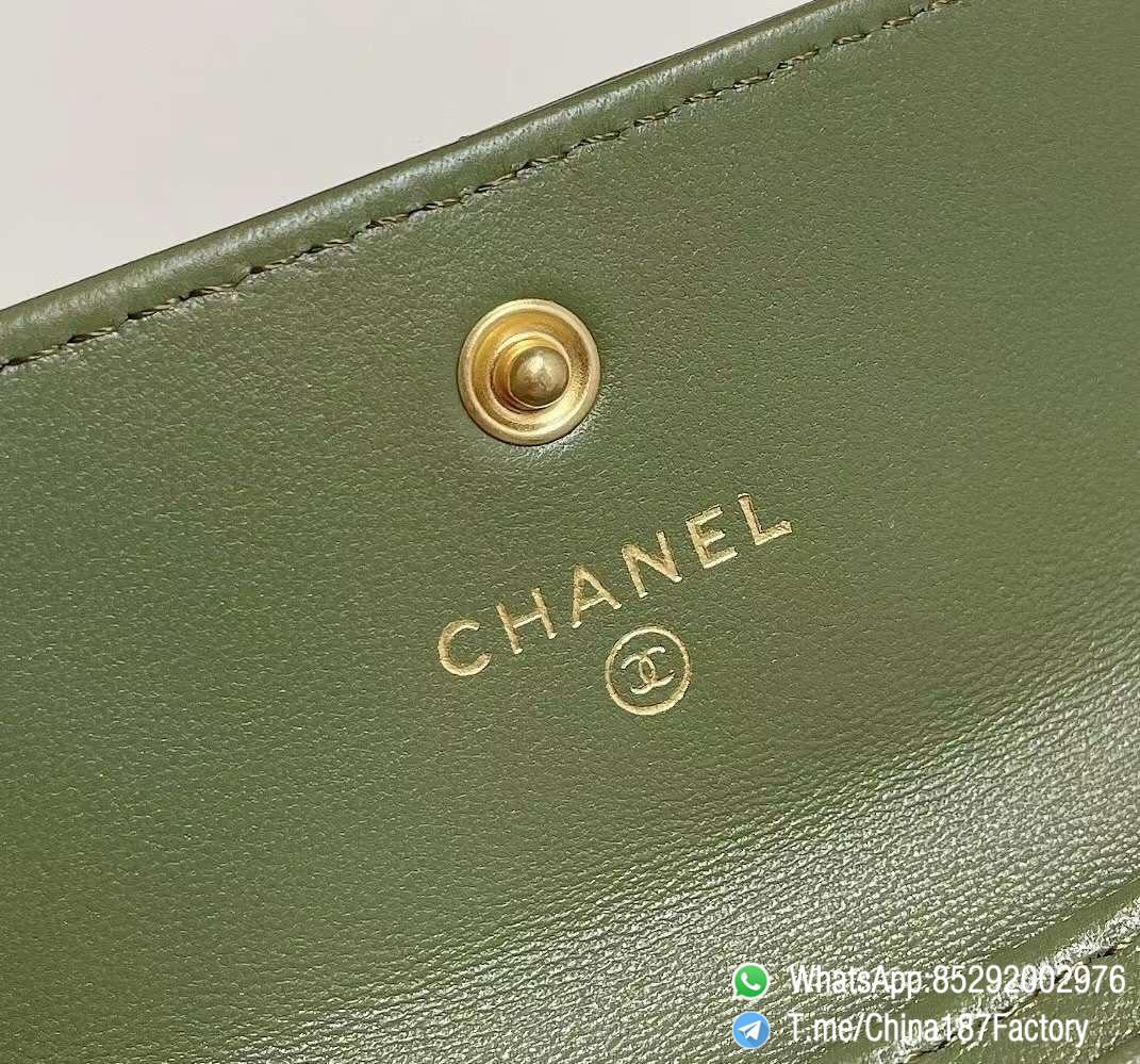 187 Factory Chanel 19 Flap Card Holder Meadow Green Shiny Lambskin Gold Tone 08 187 Factory Chanel 19 Flap Card Holder Meadow Green Shiny Lambskin Gold Tone 08