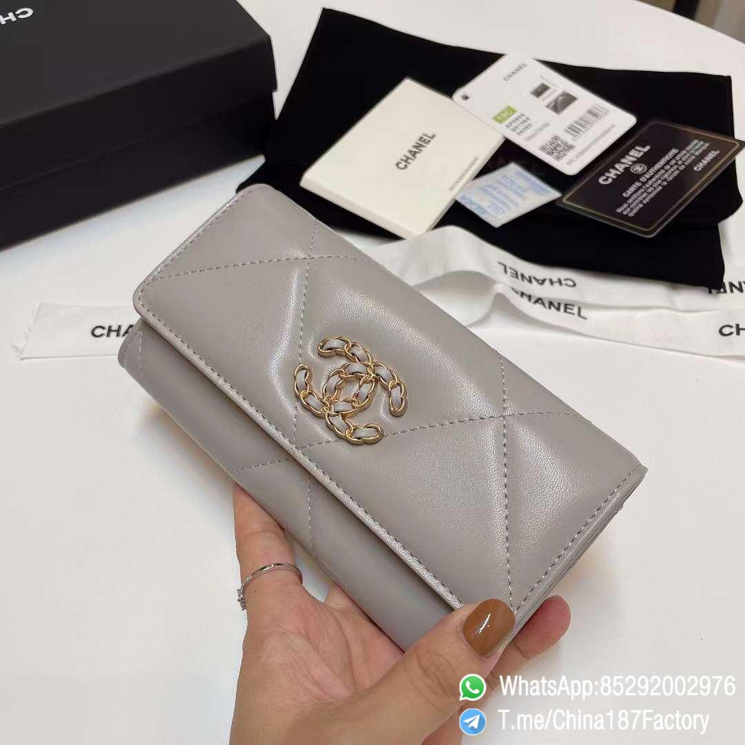 187 Factory Bags Chanel 19 Middle Pearl Gray Snap Fastener Black Shiny Lambskin Gold Tone Metal 02 187 Factory Bags Chanel 19 Middle Pearl Gray Snap Fastener Black Shiny Lambskin Gold Tone Metal 02