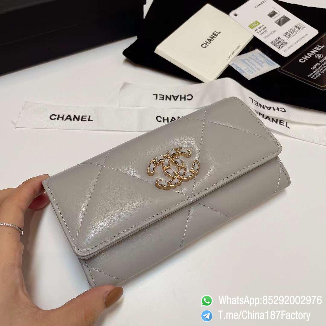 187 Factory Bags Chanel 19 Middle Pearl Gray Snap Fastener Black Shiny Lambskin Gold Tone Metal 04 187 Factory Bags Chanel 19 Middle Pearl Gray Snap Fastener Black Shiny Lambskin Gold Tone Metal 04