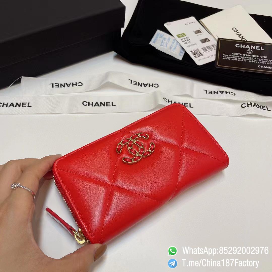 187 Factory Middle Chanel 19 Zipped Wallet Bright Red Shiny Lambskin Gold Tone Metal 04 187 Factory Middle Chanel 19 Zipped Wallet Bright Red Shiny Lambskin Gold Tone Metal 04