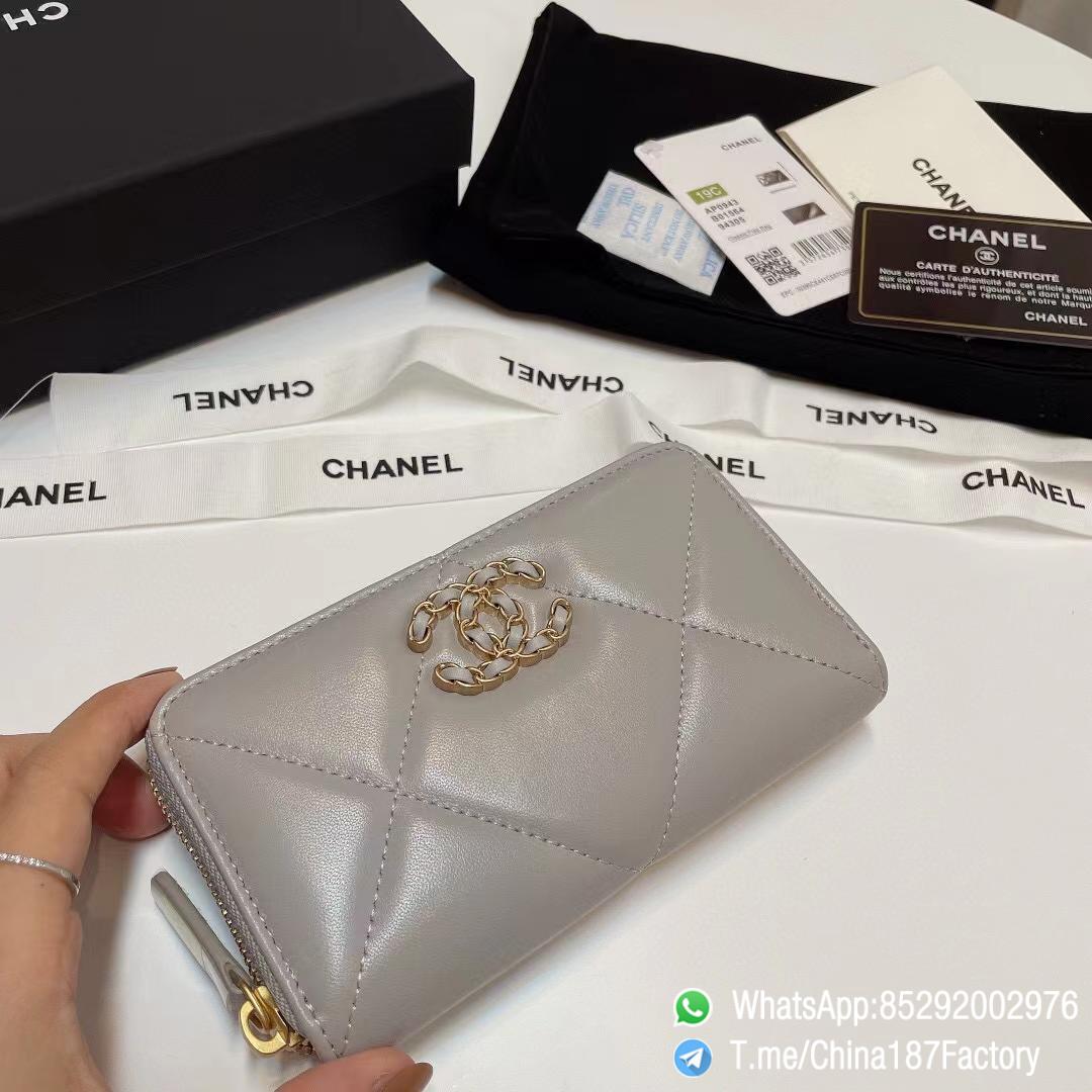 187 Factory Middle Chanel 19 Zipped Wallet Pearl Gray Shiny Lambskin Gold Tone Metal 05 187 Factory Middle Chanel 19 Zipped Wallet Pearl Gray Shiny Lambskin Gold Tone Metal 05