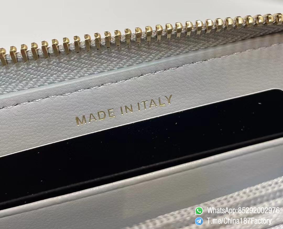 187 Factory Middle Chanel 19 Zipped Wallet Pearl Gray Shiny Lambskin Gold Tone Metal 08 187 Factory Middle Chanel 19 Zipped Wallet Pearl Gray Shiny Lambskin Gold Tone Metal 08