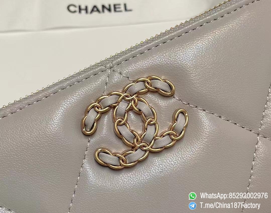 187 Factory Middle Chanel 19 Zipped Wallet Pearl Gray Shiny Lambskin Gold Tone Metal 09 187 Factory Middle Chanel 19 Zipped Wallet Pearl Gray Shiny Lambskin Gold Tone Metal 09
